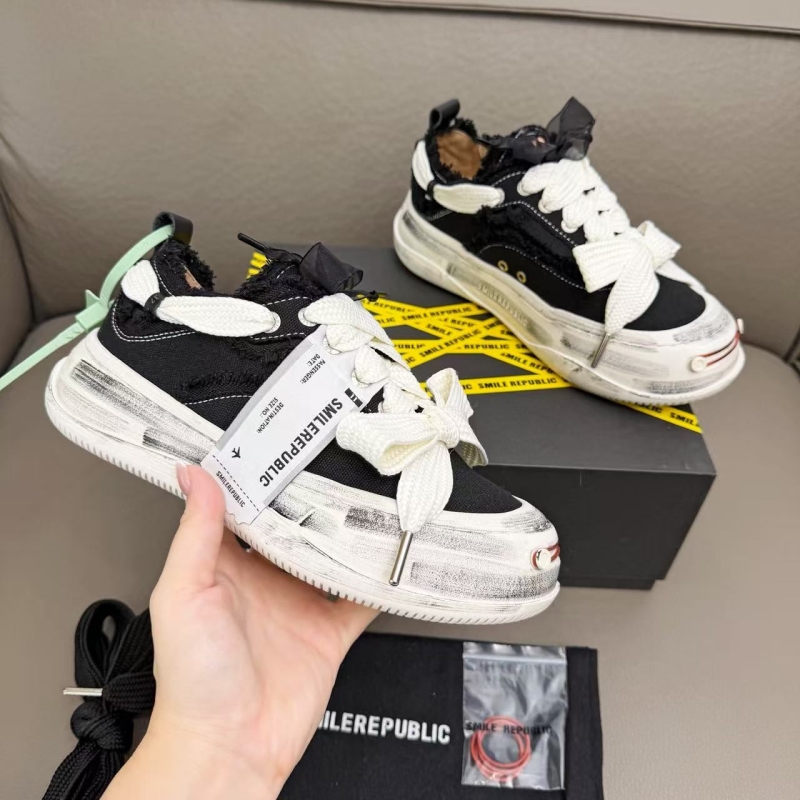 Smilerepublic Canvas Shoes